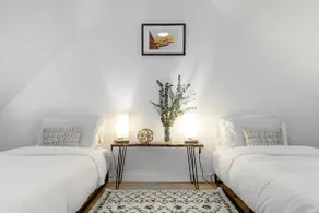 Bright-Lit Loft in the Trees, Minutes to Lake & Restaurants - Image 3