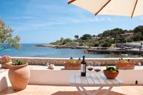 Designer house overlooking the sea - Image 3