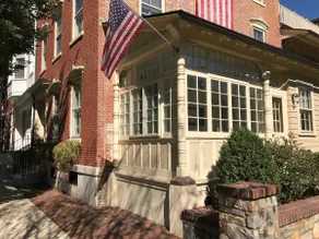 Desirable Historic District Private Apartment - Image 2