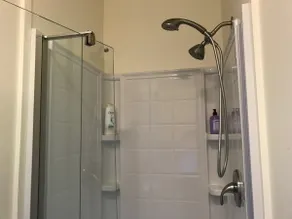 Private suite, 2 blocks to town - Image 5