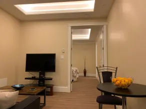 Private 1-bedroom suite in West Vancouver - Image 4