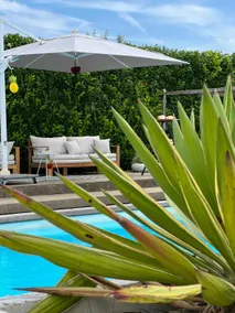 Romantic Getaway with private pool & jacuzzi - Image 5