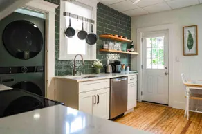 Cottage:Walkable 2 Everything-Super Clean-Downtown - Image 3