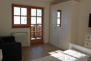 4 bedrooms, 3 bathrooms apartment - Image 5