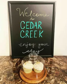 Cedar Creek! Privacy, quick walk to the beach - Image 4
