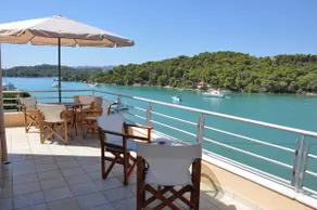 Amazing view by the sea - Image 5