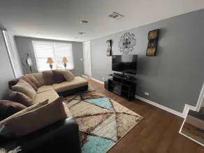Cozy 4 bedroom House 2.5 bath - Image 5