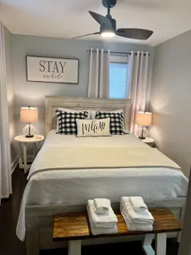 2 bedroom w/free on-site parking. Near downtown - Image 3