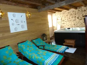 La Petite Maison, Hot Tub and Sauna - Image 3
