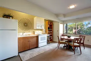 Ravens Landing: 2BR, midcentury in Arbor Heights - Image 3
