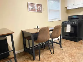 * Cozy 2 bedroom home with 2 TV’s * - Image 3