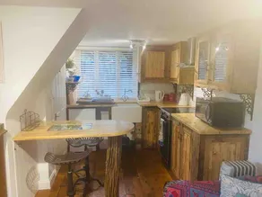 A quirky, self contained sea salt studio cottage - Image 4
