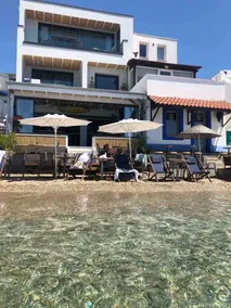 Surfer Caravan Gastro Pub Suites- Adults Only - Image 5