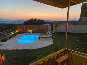 Wooden Villa with Pool and Jacuzzi - Image 5
