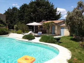 House with pool facing the Chateau de Lourmarin - Image 4