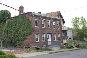 Historic 1800s Kingston Waterfront Townhouse - Image 2