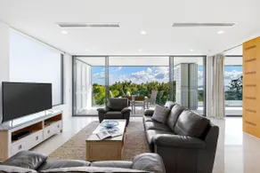 Deluxe Noosa Penthouse with 5-Star Views - Image 2