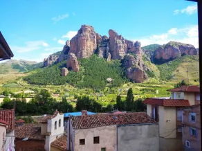 Family home with incredible views in Islallana - Image 2
