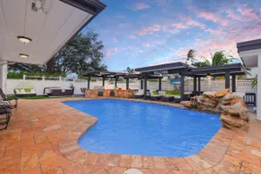 Luxe Oasis | Heated Pool & Hot Tub Near Hard rock - Image 5