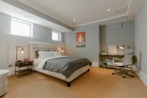 Sophisticated Flat in Historic Building - Image 4