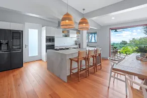 Luxe Coastal Abode, Marcus Beach - Image 3