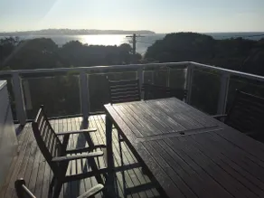 Walk to the beach from this coastal retreat - Image 4