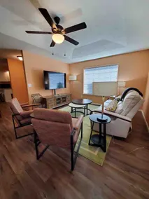 Solar Half-Plex with Chic Style in Country Glen - Image 4