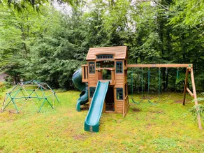 Cliff View Loj Home is in a Quiet Neighborhood Walking Distance to Mirror Lake. - Image 5