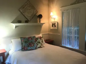 Coburg Cackleberry Cottage - Image 4