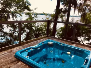 Romantic waterfront cabin/Panoramic views/Hot tub - Image 2