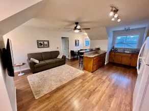 Adorable 1-bedroom guest house, private entrance - Image 3