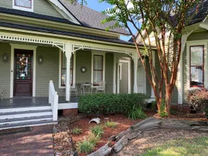 The River Retreat: Historic Home on Water - Image 2