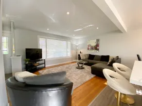 Bright and Newly Renovated Louise Ave. Loft - Image 3
