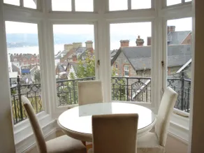 Modernised Victorian apartment with parking - Image 5