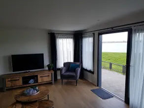 Spacious chalet, on the water with 2 sups and kayak - Image 4