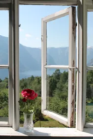 Farmhouse with stunning views. - Image 5