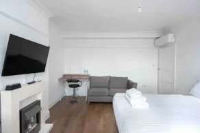 Three Bedrooms Flat Central London-Emirate - Image 3