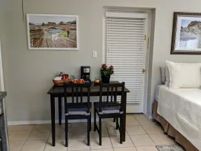 A Sunlit walkable Hideaway, Private Entrance - Image 3