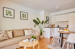 Beachfront Resort Apartment - Image 4