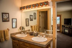 Profitez de la paix et de la faune- Superbe maison en bois rond avec vue sur la montagne  Réservation pour l'hiver - Image 4