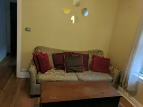 Cozy & Convenient Oak Park w Parking / Transit - Image 3