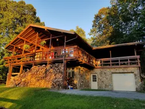 Smokey Mountain Chalet - Image 2