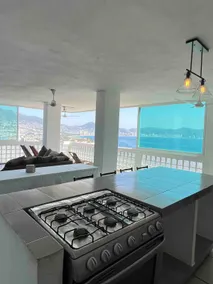 Large apartment with spectacular views of the bay - Image 4