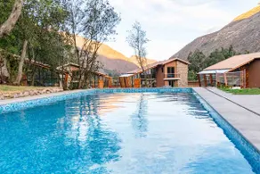 Hummingbird refuge in the Sacred Valley of the Incas - Image 5