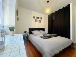 Full Balcony · 3 Air-Conditioned Apartments Gare Vi - Image 3