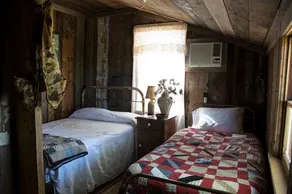 Quaint 1920s Cabin w/ Fireplace Calvert, TX - Image 5
