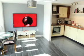 Empire Serviced Apartments - Image 4