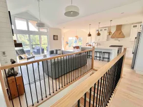 Large lakefront 3 Bedroom Modern Cottage Oasis - Image 5