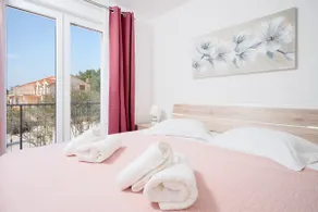 Antonella - One Bedroom Apartment with Balcony - Image 3