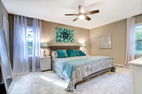 Open Floorplan w/King bed in Great Neighborhood - Image 5